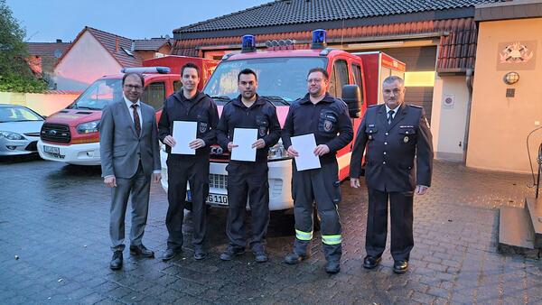 Bild vergr&ouml;&szlig;ern: F�hrungstrio bei der Feuerwehr Sulzheim_2022